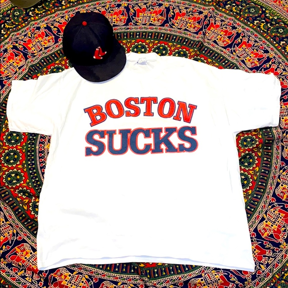 Yankees bootleg Boston Red Sox Suck T-shirt. XL